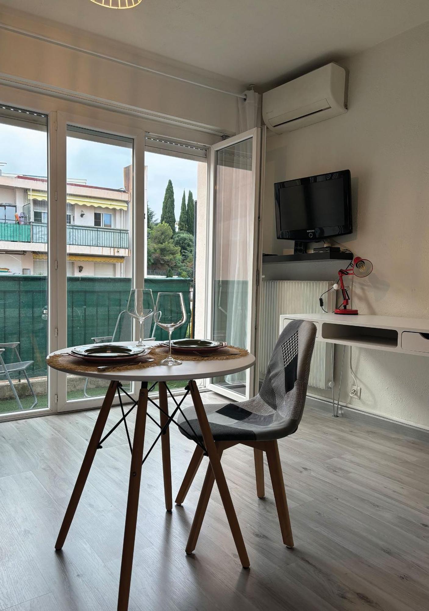 Charming In 2-min Walk To The Sea Apartment