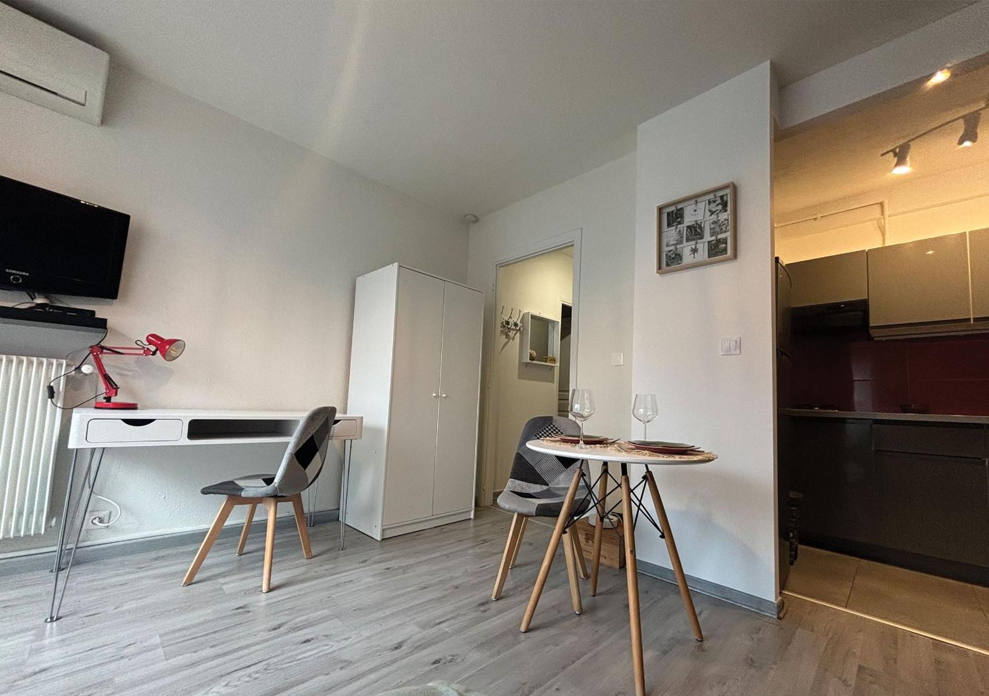 Charming In 2-min Walk To The Sea Apartment